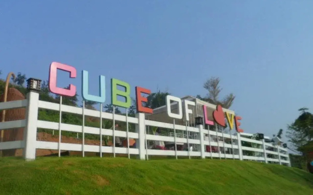 Hi Cube Resort at Suanphung