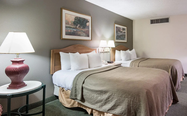 Rodeway Inn & Suites and Conference Center