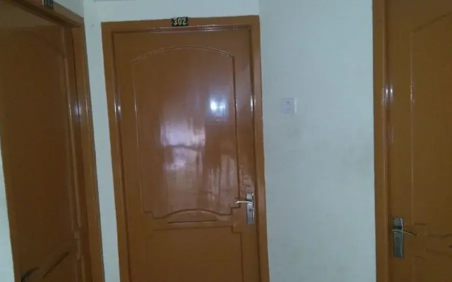 Iroomz Krishna Grand Inn