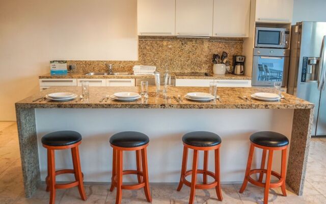 Abrazo Del Mar 3 Bedroom Condo