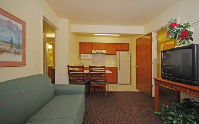 American Inn and Suites