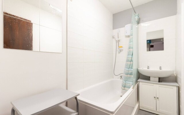 Authentic London - Four Bedroom Victorian House