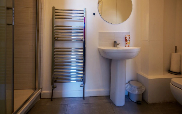 WoodHus Lodge  Cosy Large Family  Room 4