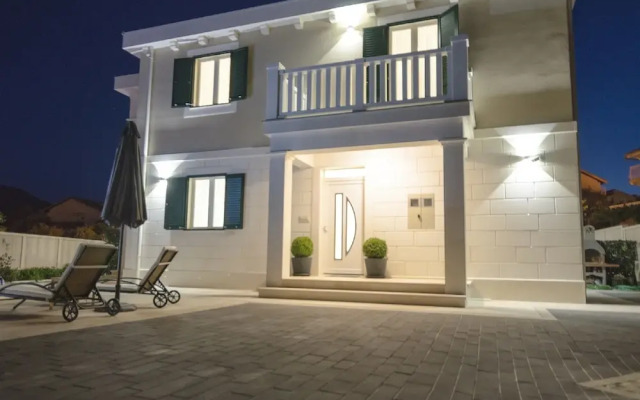Villa Kami