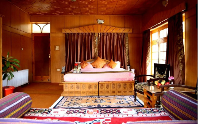 TIH Hotel Royal Palace