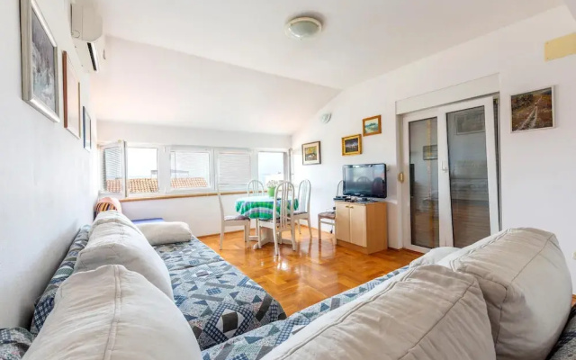Awesome Apartment in Podstrana With Wifi and 2 Bedrooms