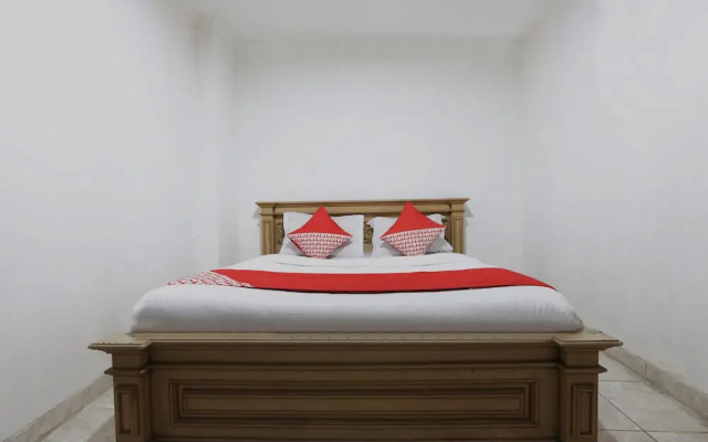 OYO 188 Nely Murni Residence