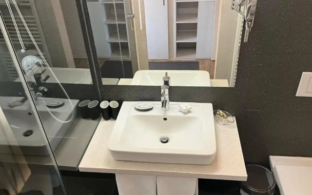 Logis125 I Barbara Hofmann (Adults Only)