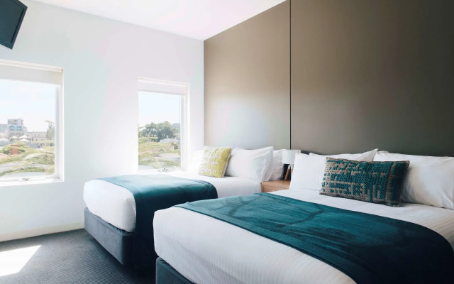 Saint Kilda Beach Hotel