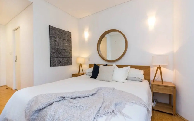 Manly Apt + Car Space 1 Minute Walk to Beach