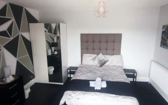 Old Trafford Guest House