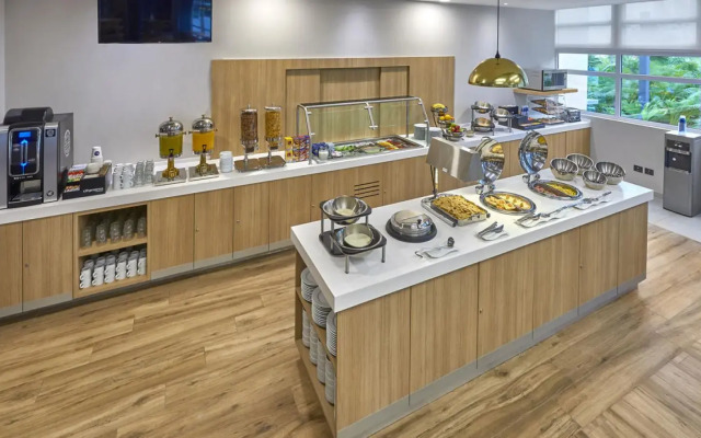 City Express Plus by Marriott Cancún Aeropuerto Riviera