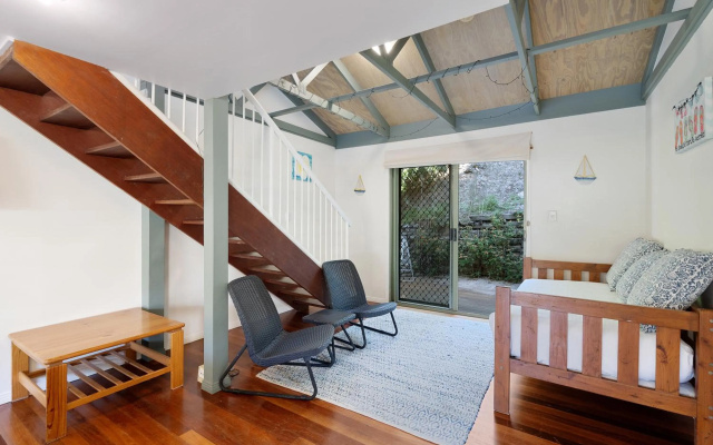 MAIN STAY - 100m to patrolled beach, pool, wifi, close to cafes – Balcony – Point Lookout