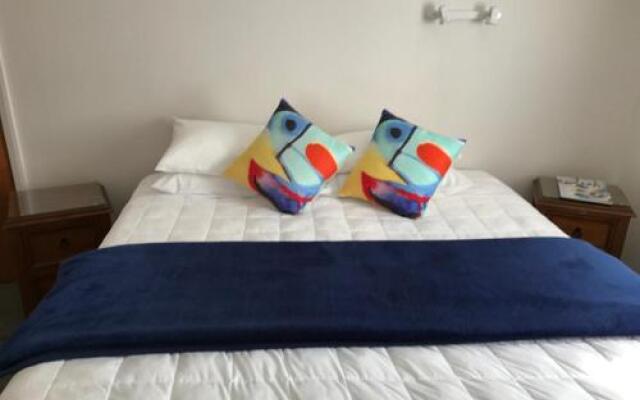 Picton House B&B and Motel