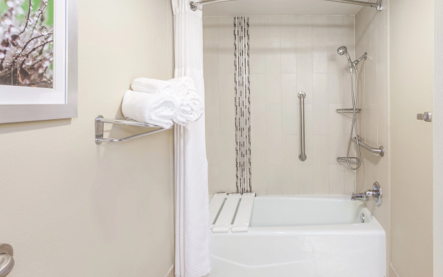 Holiday Inn Hotel Stes North by IHG