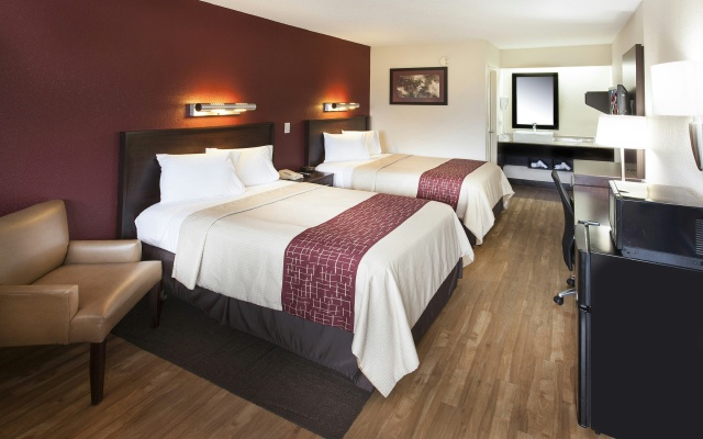 Red Roof Inn PLUS+ Philadelphia Airport - Image 5