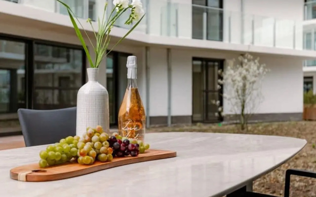 Cozy Ground-floor Apartment With Spacious Terrace