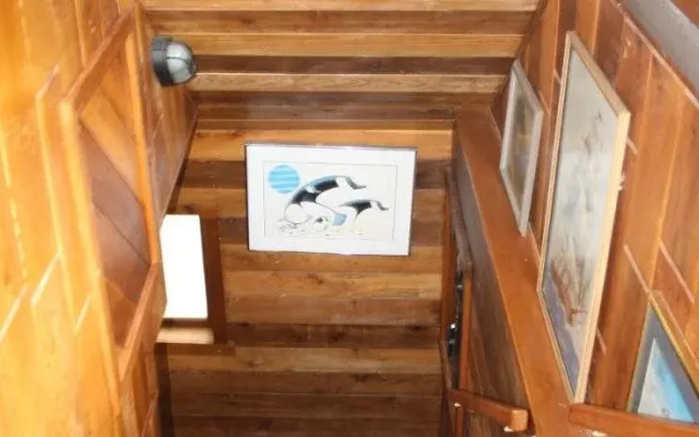 Orca Lodge