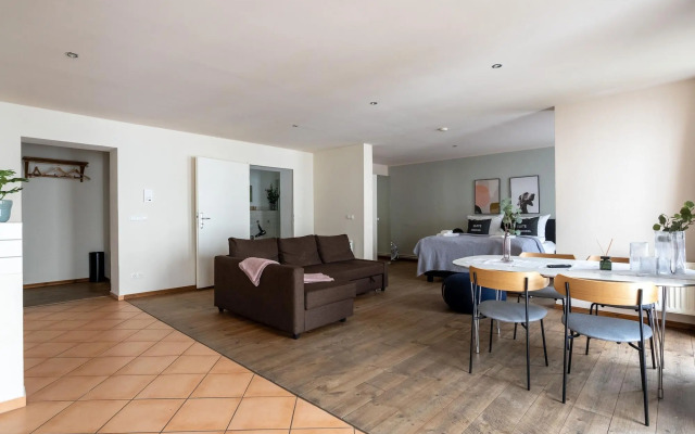 Schoenhouse Avenue by Limehome