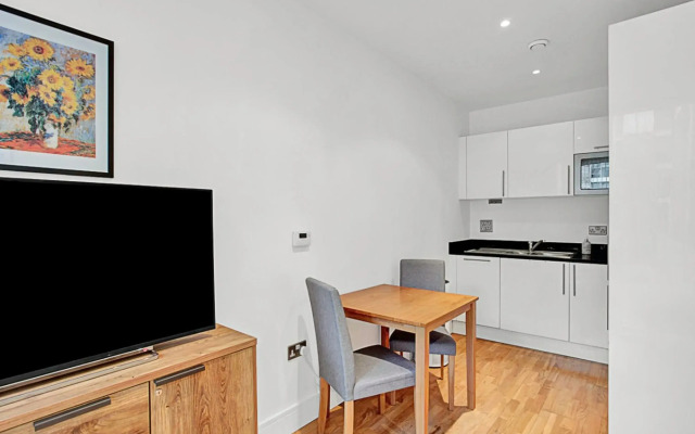 Urban Retreat: Stylish 1-bed Bliss