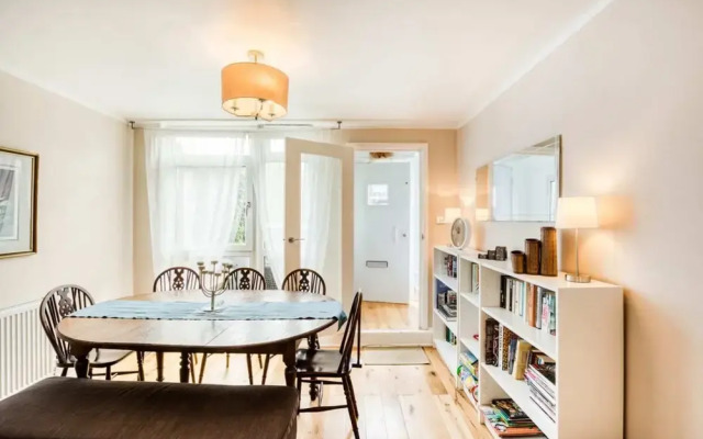 Homely 4 Bedroom House in Brixton