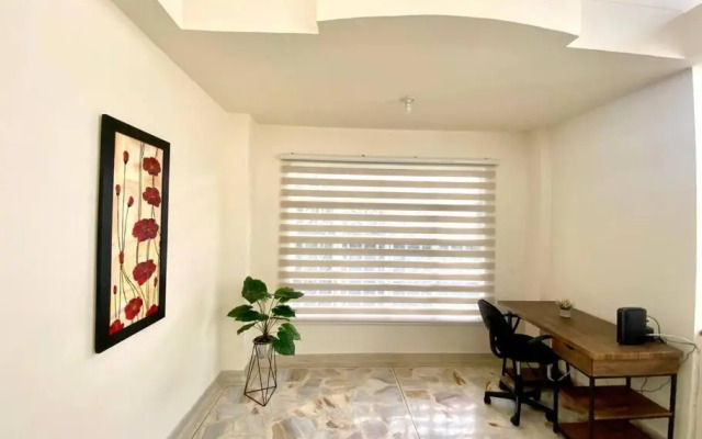 Casa con parking y terraza en sector exclusivo