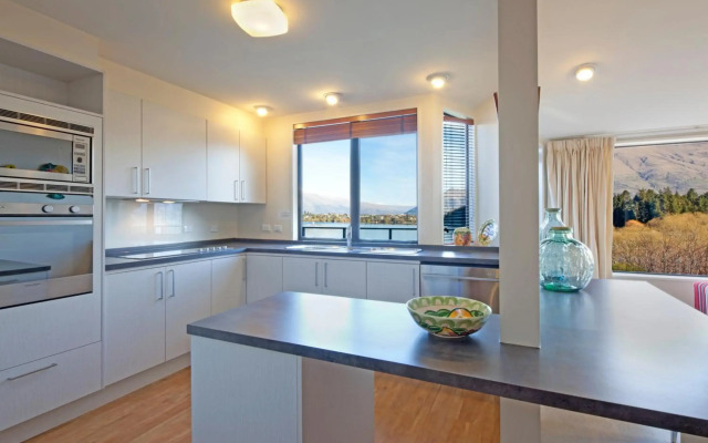 Spinnaker Bay Apartments