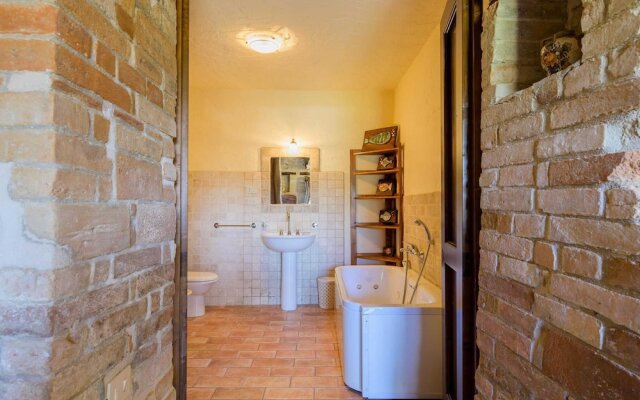 Gorgeous Apartment With Pool Near Sibillini Mountains