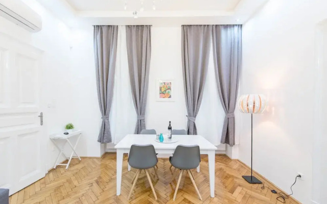 Dominik Apartment