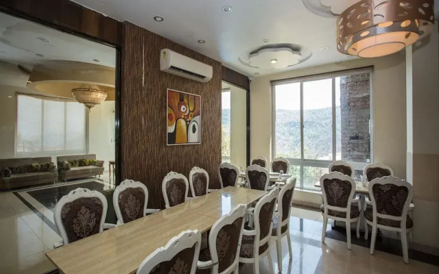 OYO 2377 Hotel Residency