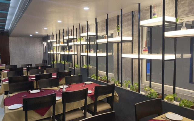 Hotel Aarunya Royale