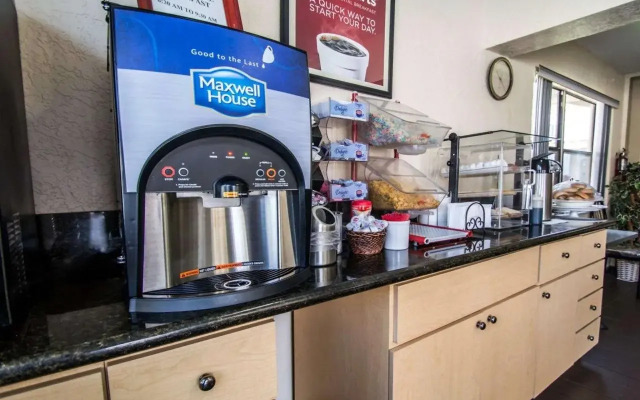 Fort Lauderdale Gardens Inn & Suites