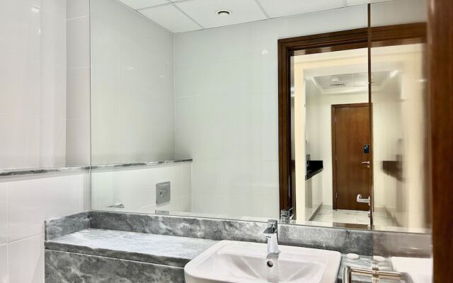 Stunning 1bedroom With Balcony in Al Habtoor City