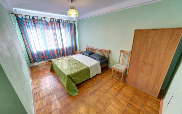 Apartments on Lesi Ukrainki blvd for 4 person