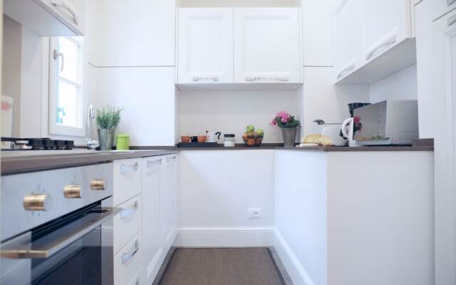 Elegant and Cozy City Center for 5 - Two Bedroom Apartment, Sleeps 5