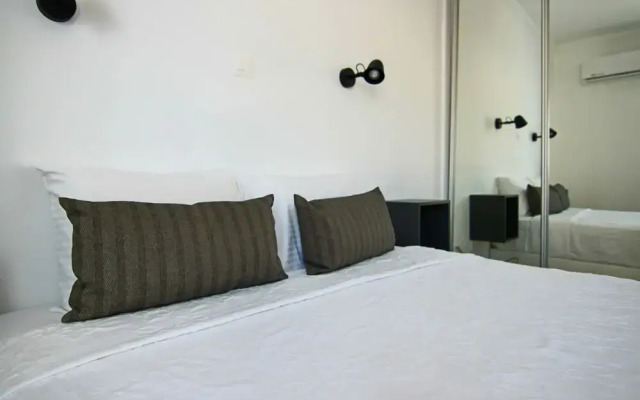 Phaedrus Living: Seaside Modern Flat Lighthouse 63