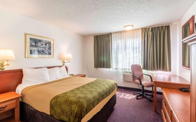 Rodeway Inn & Suites Hwy 217 & 26 W