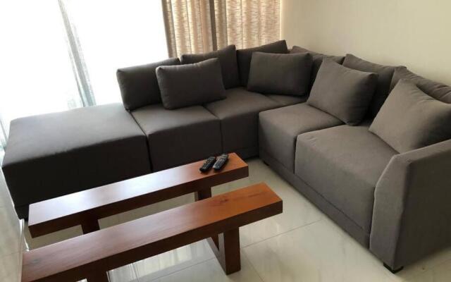 Modern luxury Condo,3 bedroom and 3 bathrooms