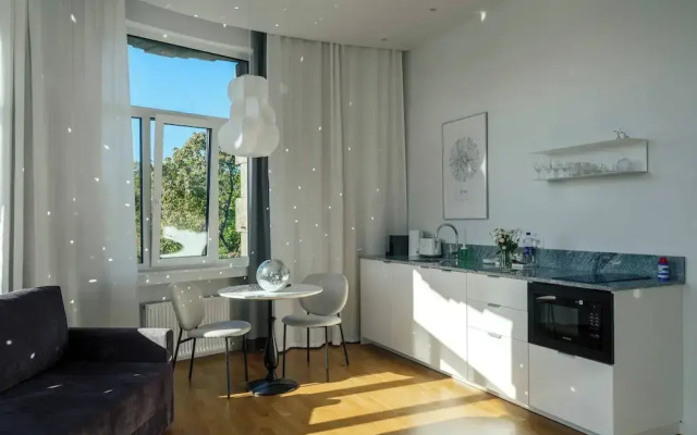 Miro Rooms Center Cloud - Quite Chic