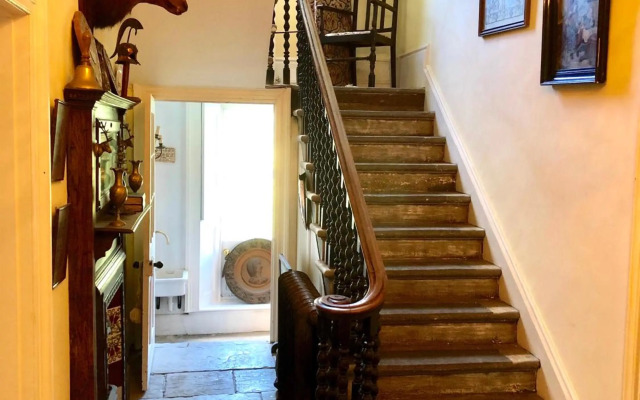 Dressmakers Salon - Unique 3 Bedroom in Gothic Villa