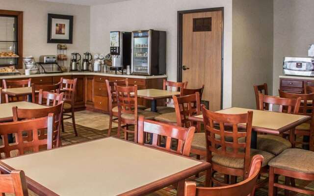 Quality Inn East Liverpool - Calcutta