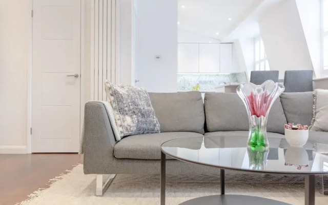 Well-Appointed 2 Bedroom East London Flat
