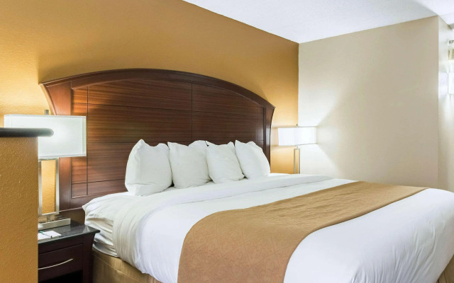 Quality Inn & Suites Arden Hills - Saint Paul North