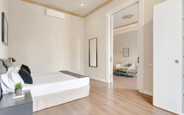 Condal in Barcelona with 3 bedrooms and 2 bathrooms