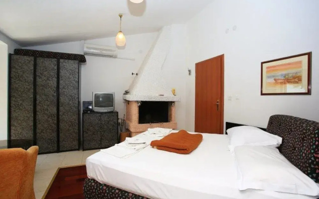 Apartment and Rooms Pansion Duba