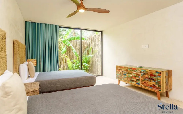Gorgeous Flowy Space with Wrap-around Private Pool