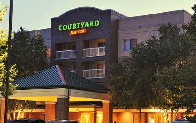 Courtyard by Marriott Edison Woodbridge