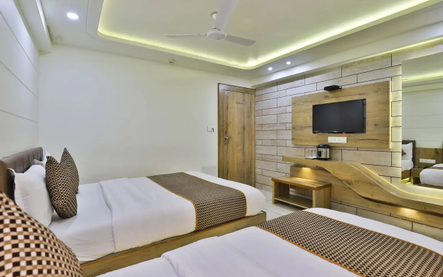 OYO 15453 Hotel Pearl