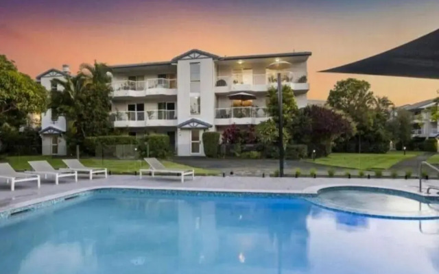 Burleigh Breeze 2 Bed Beach Walk