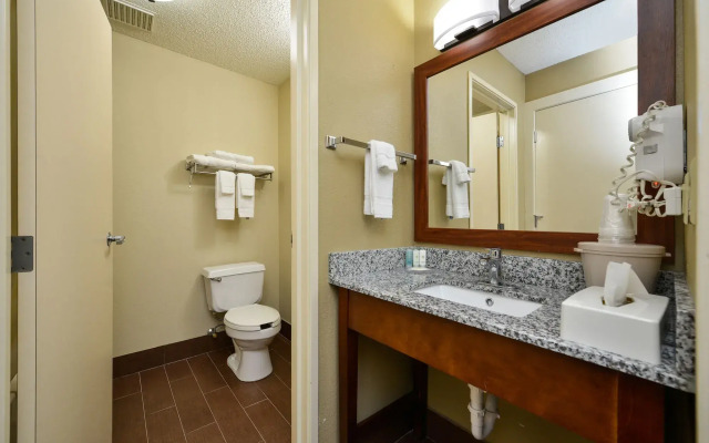 Comfort Inn & Suites Coralville - Iowa City near Iowa River Landing